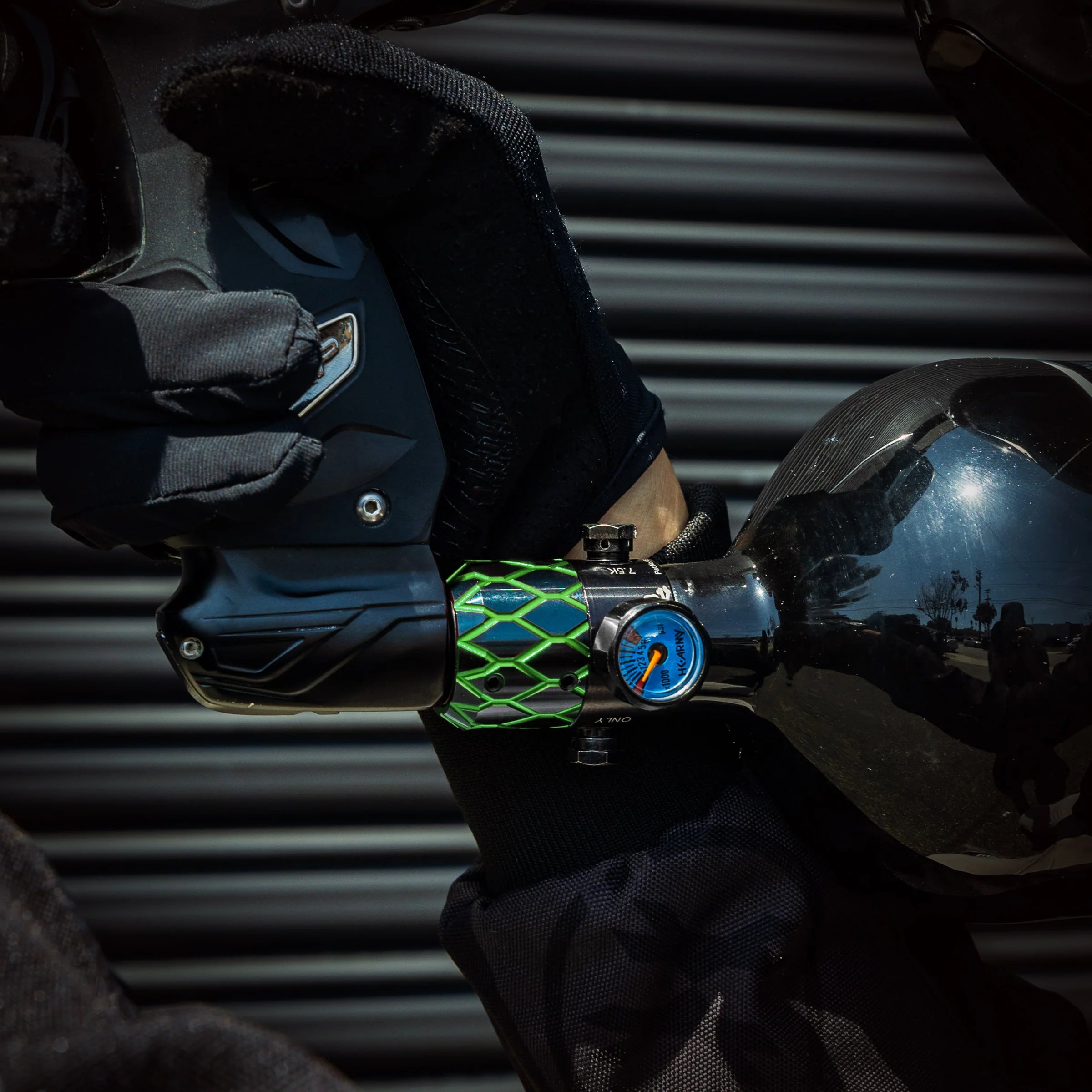 AEROLITE ELITE PRO REG - NEXUS - BLACK/GREEN | output pressure 450-650psi | HK Air Tank Regulator - Image 2