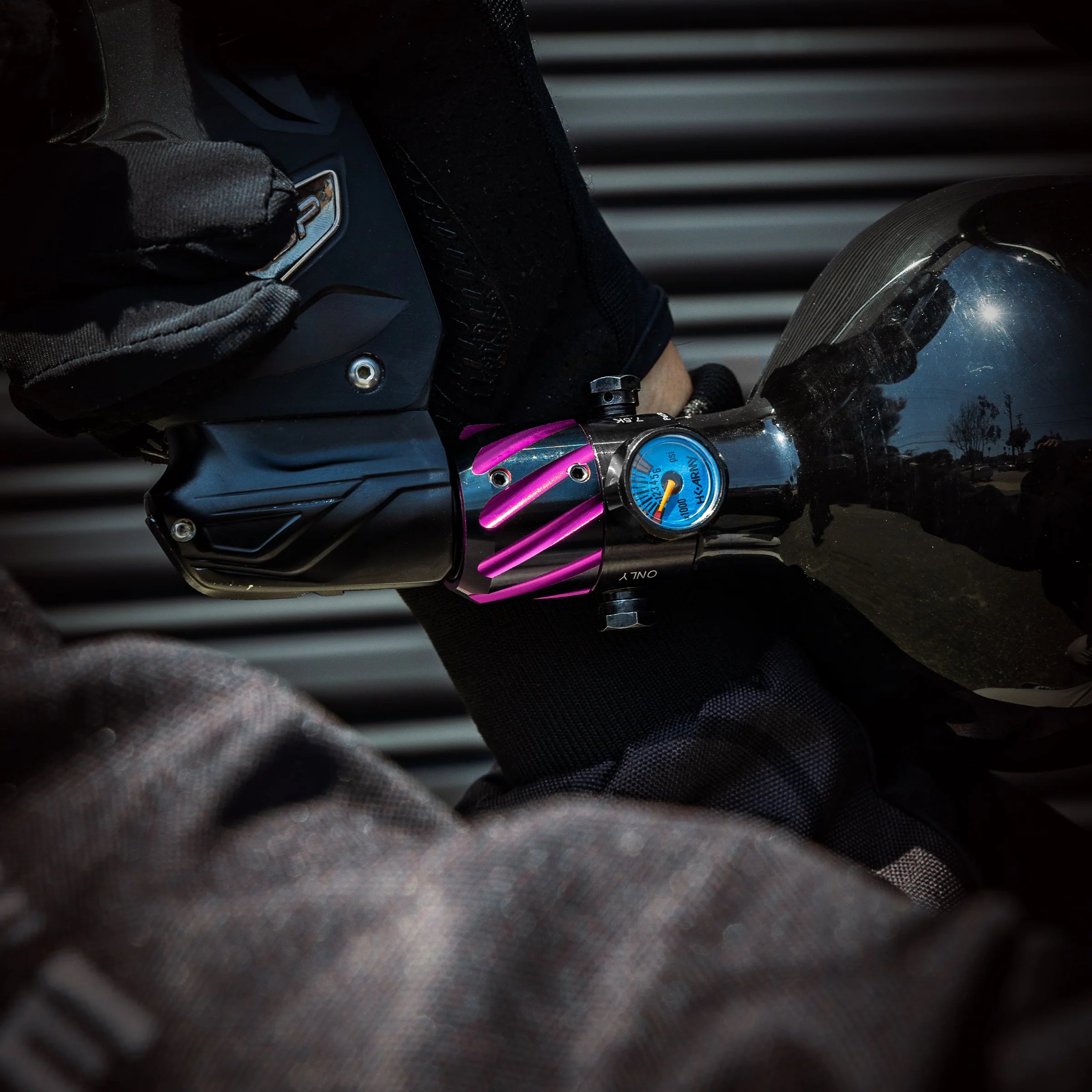 AEROLITE ELITE PRO REG - ORBIT - BLACK/PINK | output pressure 450-650psi | HK Air Tank Regulator - Image 2