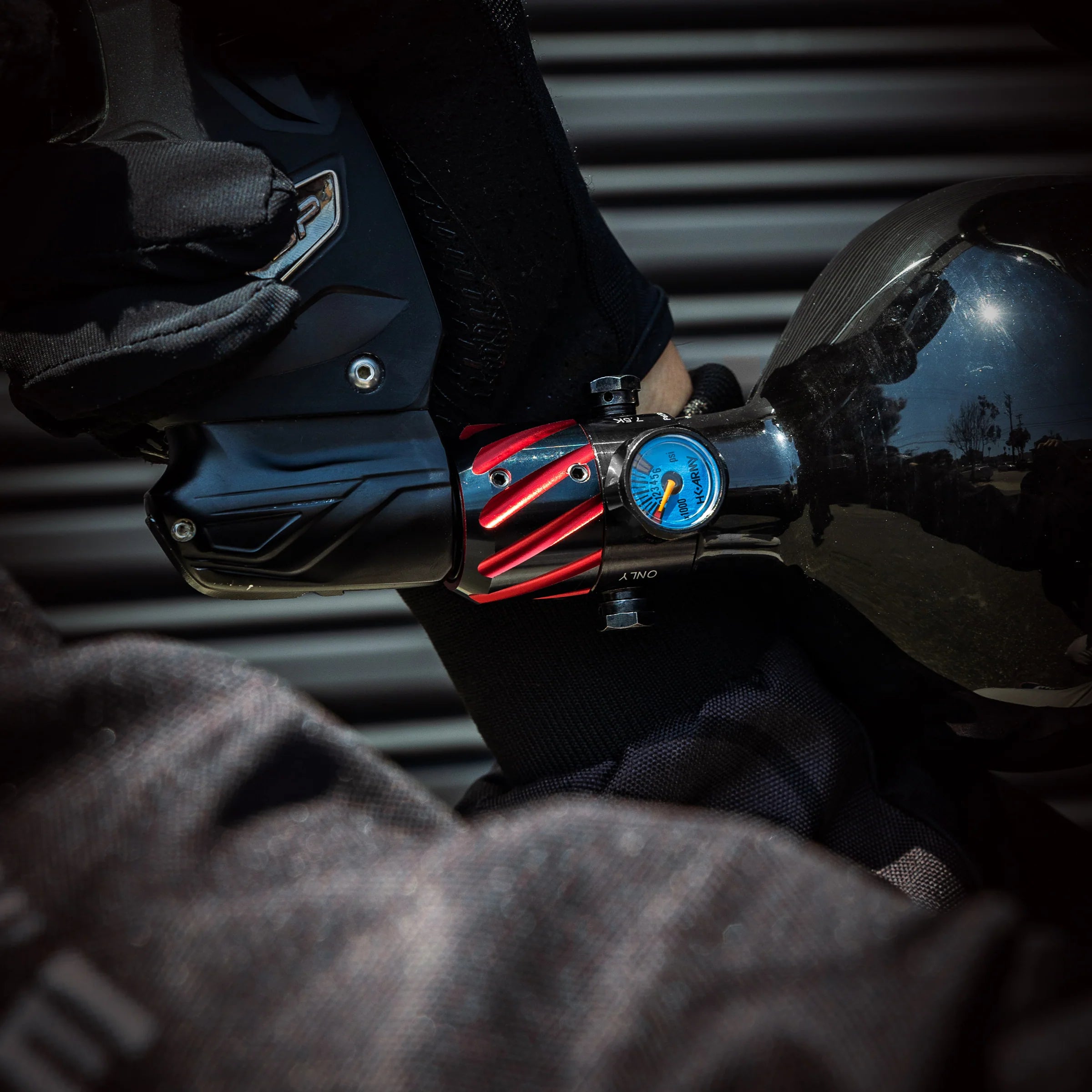 AEROLITE ELITE PRO REG - ORBIT - BLACK/RED | output pressure 450-650psi | HK Air Tank Regulator - Image 2