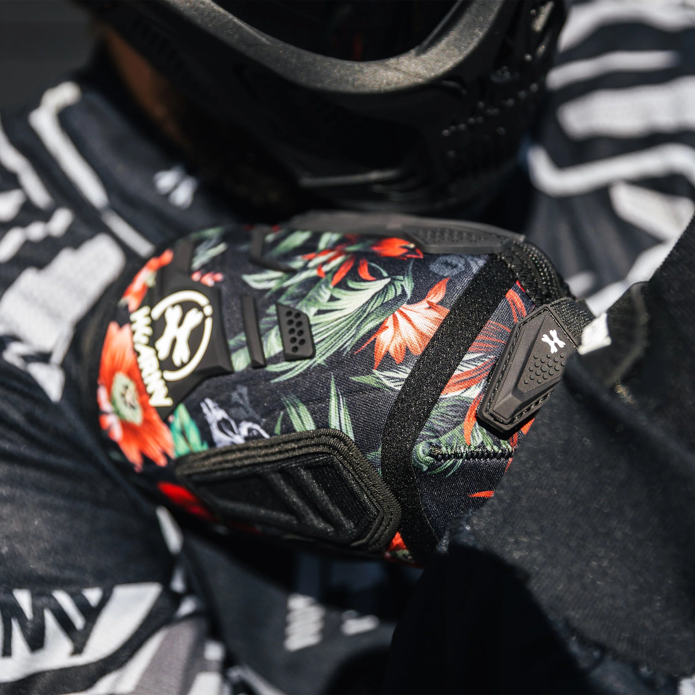 Paintball air tank cover / sleeve | hardline armored - Color: Tropical Skull - Image 4