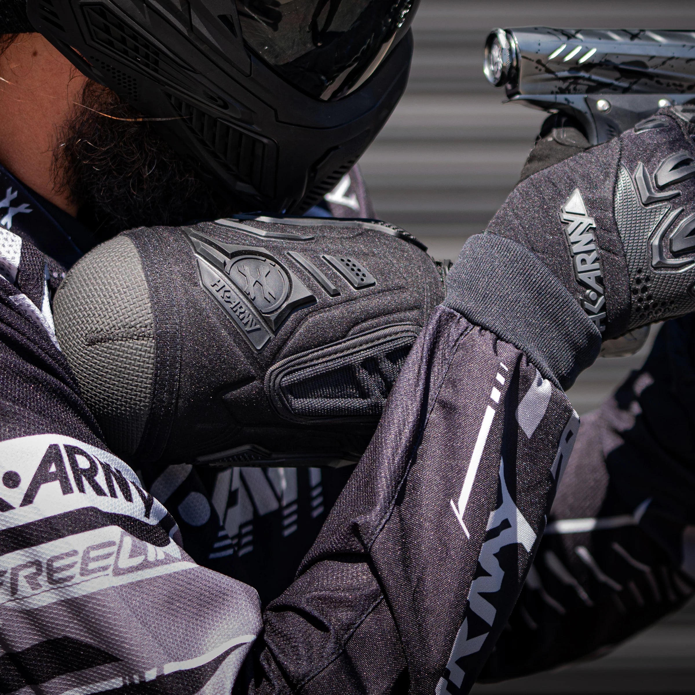 Paintball air tank cover / sleeve | hardline armored - Color: black - blackout - Image 5